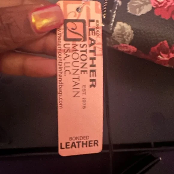 Stone Mountain Bonded Leather Floral Black Wallet - Picture 6 of 7